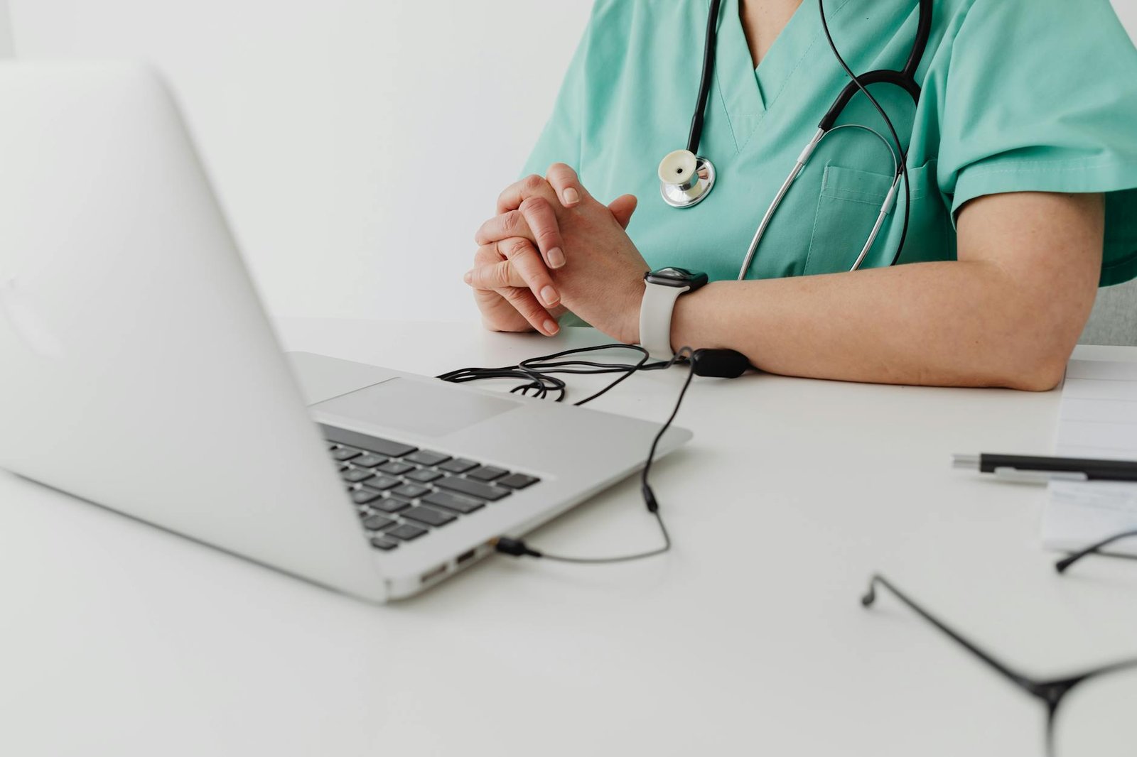 athenahealth vs eClinicalWorks: EHR and Medical Billing Software Comparison for Physician Practices in 2026